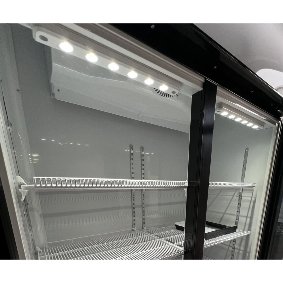 Armario expositor refrigerado dos puertas abatible  D372- DUO OSC-800 Osteleria