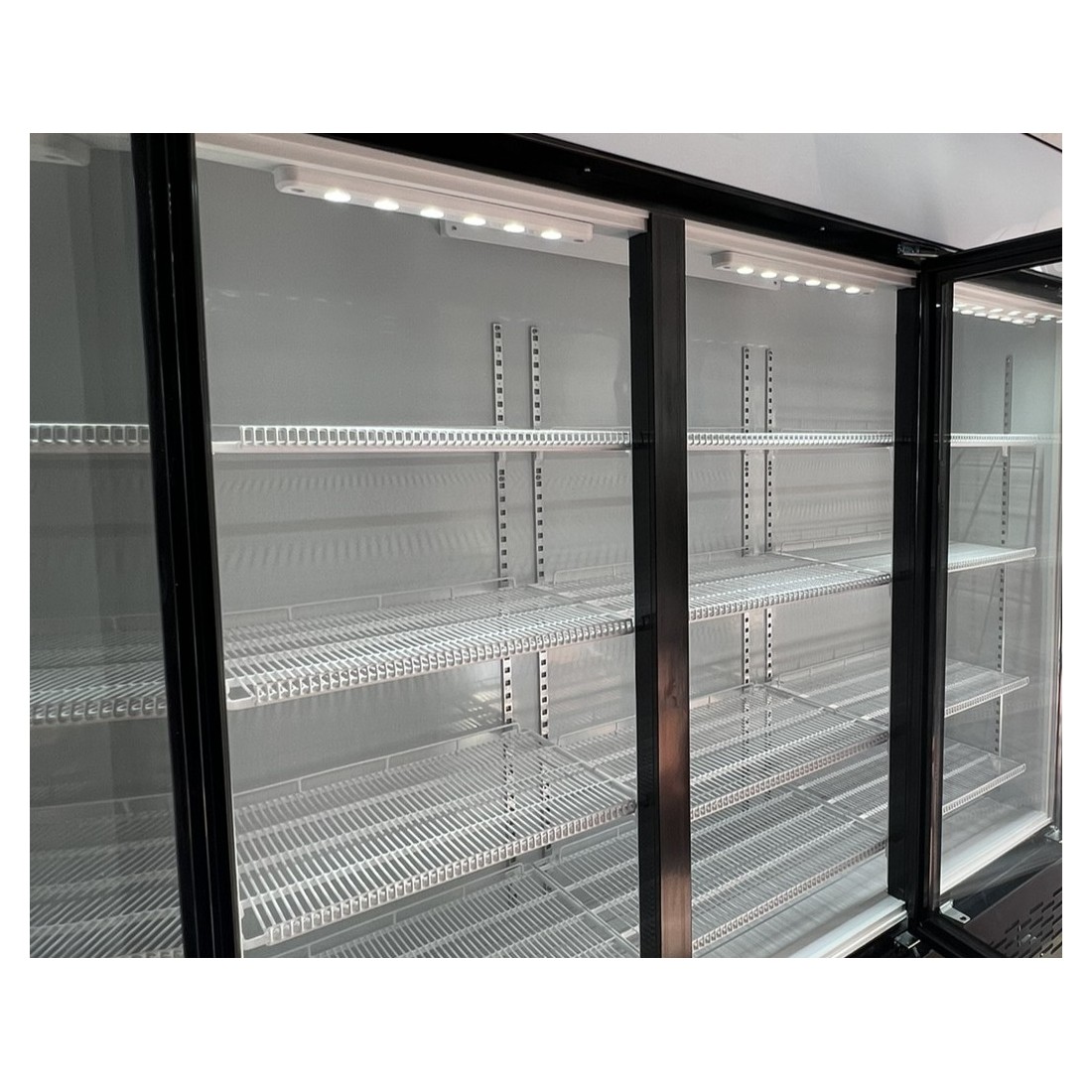 Armario Refrigerado 3 puertas doble de cristal D372 Black Osteleria Armario Refrigerado 3 puertas doble de cristal D372 Black Osteleria