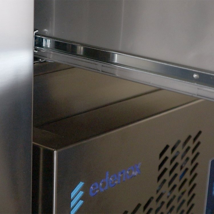 Frente mostrador refrigerado Edenox FMPS de 2, 3 o 4 puertas, 1045 mm de alto, con cajón Frente mostrador refrigerado Edenox FMPS de 2, 3 o 4 puertas, 1045 mm de alto, con cajón