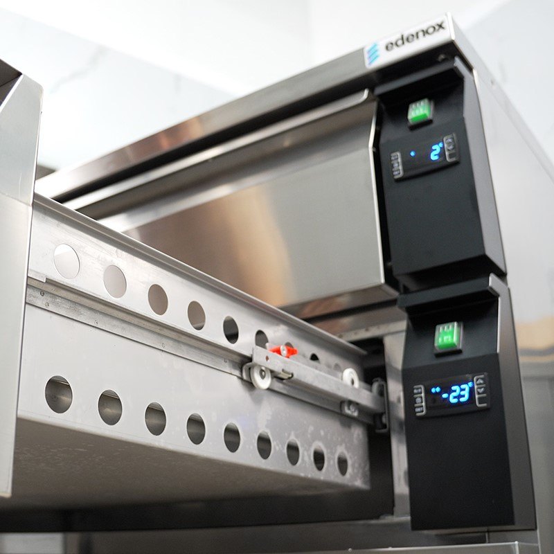 Mesa refrigerada de cajones Edenox Flexdrawer con ruedas, clase climática 5 y versión MIX Mesa refrigerada de cajones Edenox Flexdrawer con ruedas, clase climática 5 y versión MIX