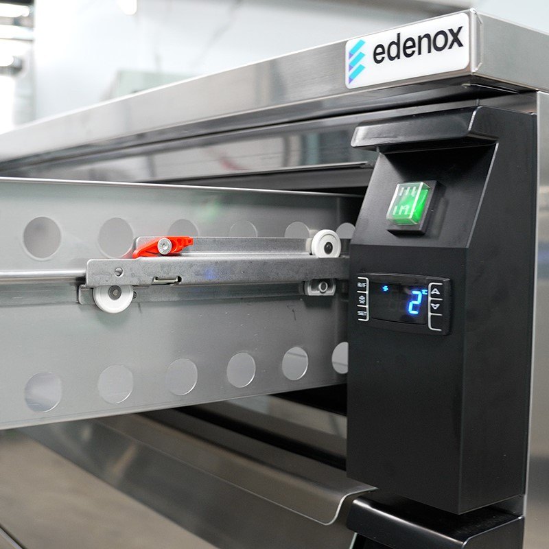 Mesa refrigerada de cajones Edenox Flexdrawer con ruedas, clase climática 5 y versión MIX Mesa refrigerada de cajones Edenox Flexdrawer con ruedas, clase climática 5 y versión MIX