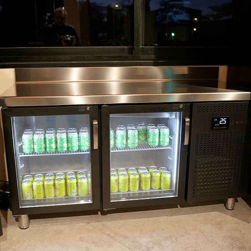 Mesa refrigerada Edenox Snack 600 con puertas de cristal y cerradura, de 2 a 4 puertas Mesa refrigerada Edenox Snack 600 con puertas de cristal y cerradura, de 2 a 4 puertas