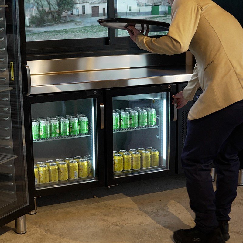Mesa refrigerada Edenox Snack 600 con puertas de cristal y cerradura, de 2 a 4 puertas Mesa refrigerada Edenox Snack 600 con puertas de cristal y cerradura, de 2 a 4 puertas