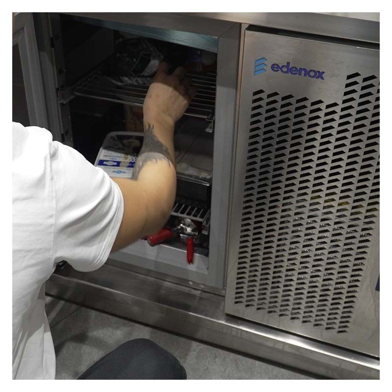Mesa refrigerada Edenox Snack serie 600 de 2, 3 o 4 puertas, fondo 600 mm, de -2 a +8 °C Mesa refrigerada Edenox Snack serie 600 de 2, 3 o 4 puertas, fondo 600 mm, de -2 a +8 °C