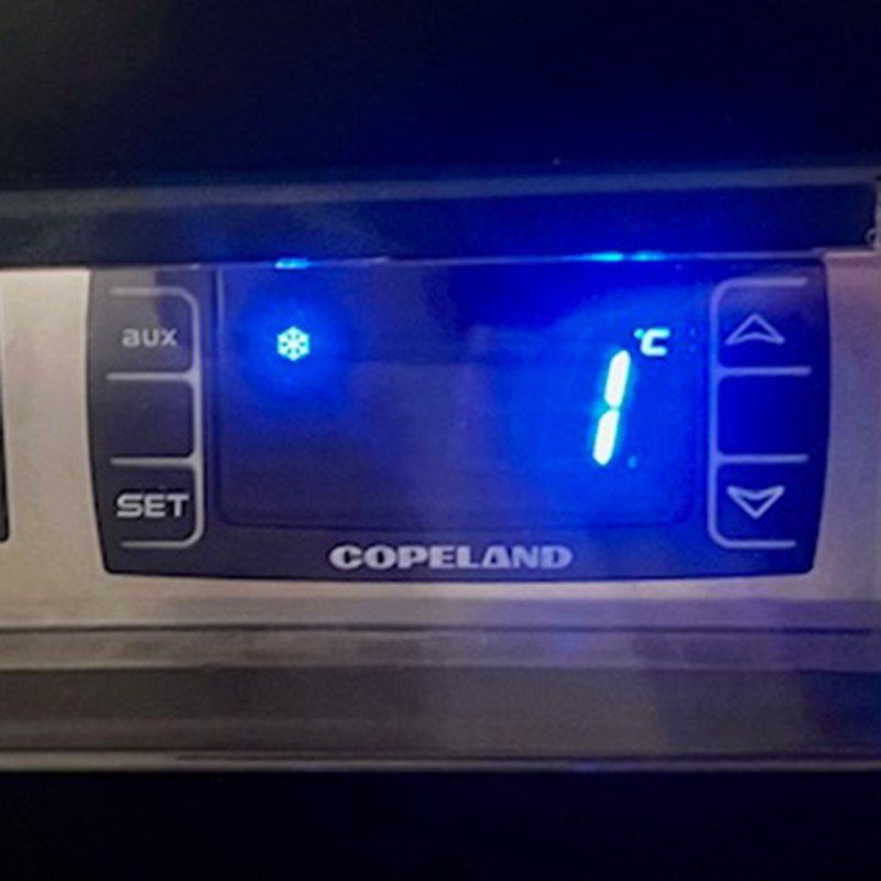 Vitrina de pastelería refrigerada Edenox VERA S1 de cristal curvo, de 900 a 1500 mm Vitrina de pastelería refrigerada Edenox VERA S1 de cristal curvo, de 900 a 1500 mm